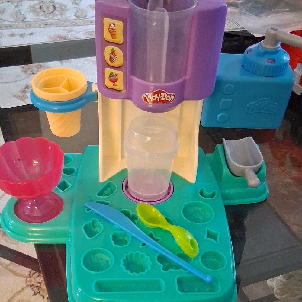 PLAYDOH RAINBOW SWIRL